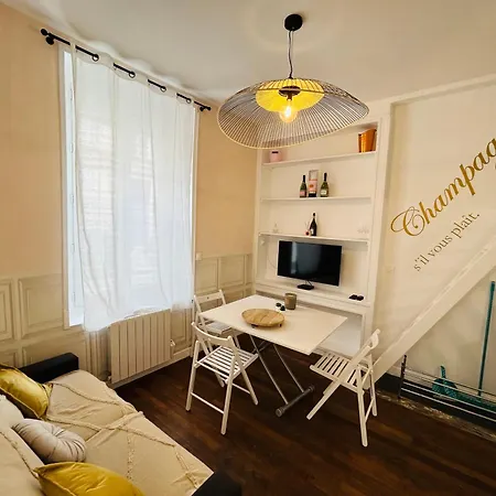 Le Champagne Coquebert Centre-ville Apartman *