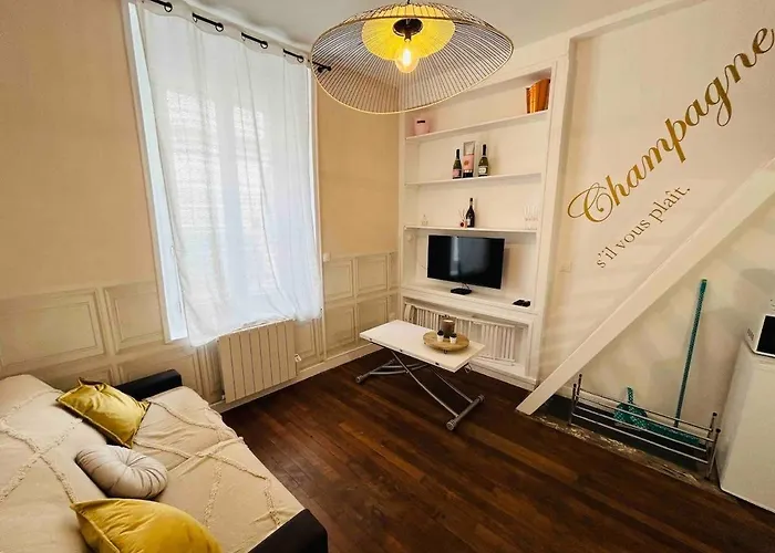 Le Champagne Coquebert Centre-ville * Реймс